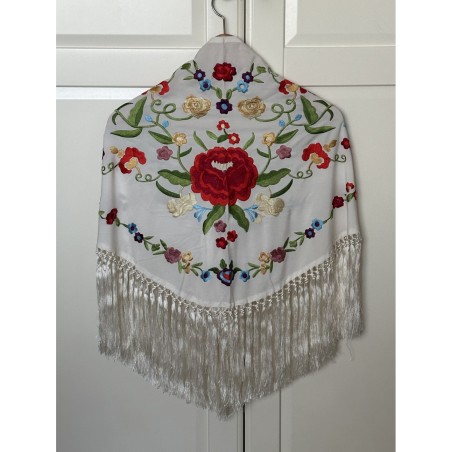 Mantoncillo  beige bordado color