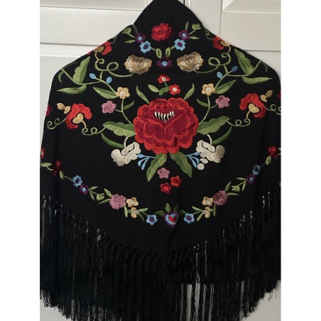 Mantoncillo  negro bordado color