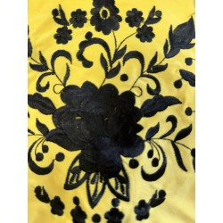 MANTONCILLO BORDADO PEQUEÑO