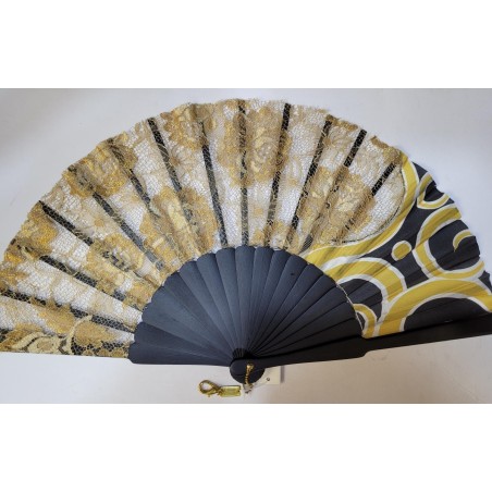Abanico de seda con puntilla